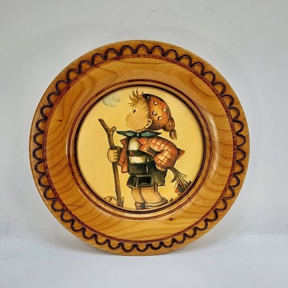 Vintage Hummel Wood Burned Round Frame Wall Hanging - Picture 1 of 8